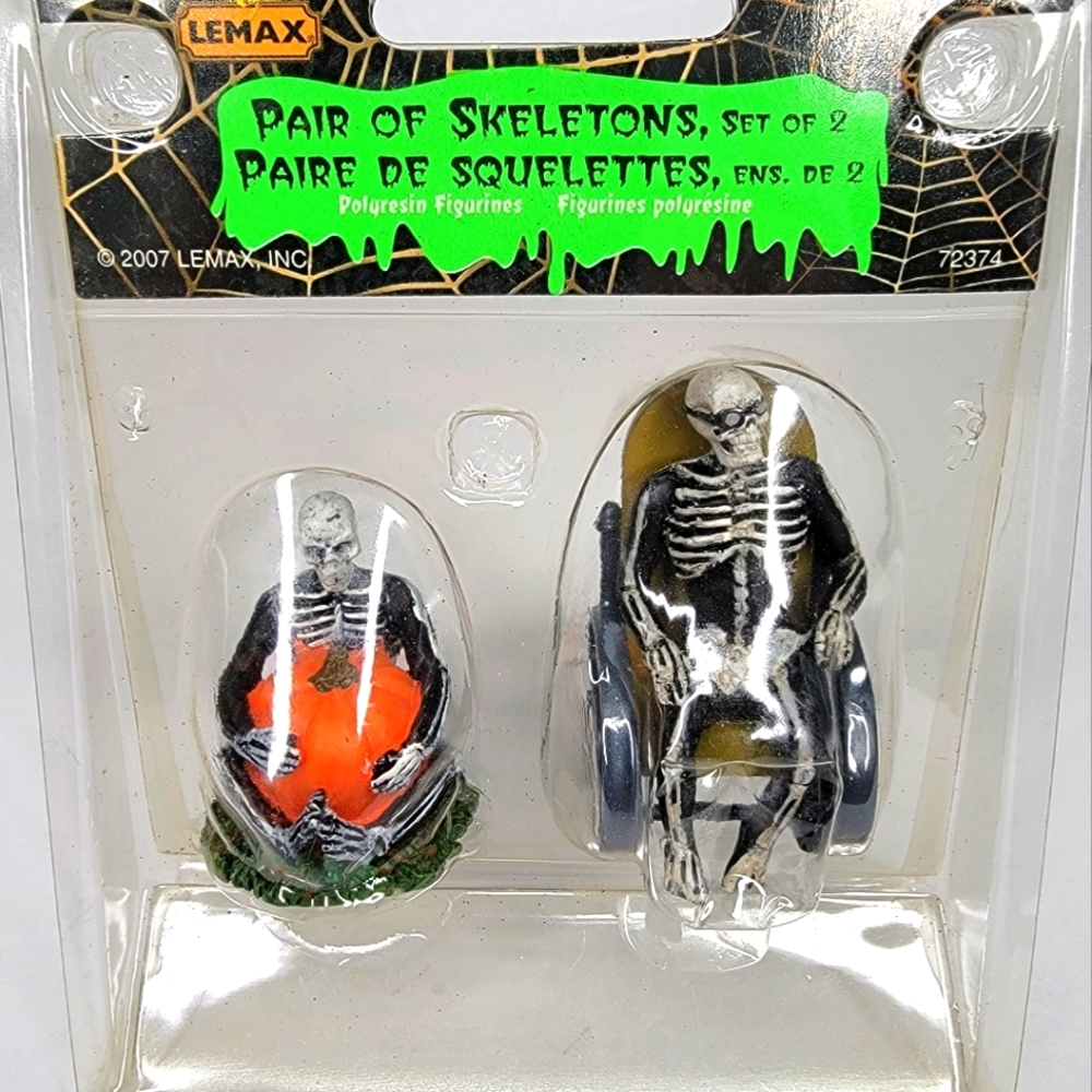 New Retired 2007 LEMAX Halloween Spooky Town "Pair of Skeletons" - Picture 3 of 5